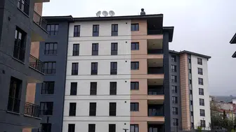 Maltepe'de yıkılan binanın hak sahiplerine yeni yuvaları veriliyor