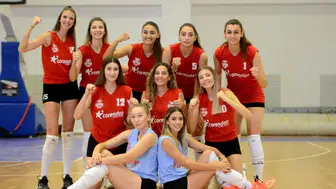 Muratpaşa Belediyespor Kadın Voleybol Takımı, Manavgat Belediyespor’u 3-0 Mağlup Ederek Ligdeki Başarısını Sürdürüyor