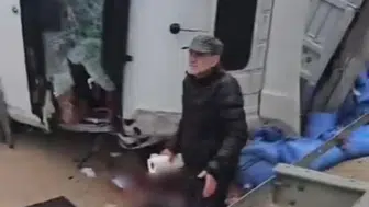 Eskişehir'de yük yüklü tır devrildi: Sürücü ağır yaralandı