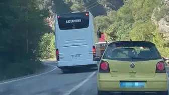 Karabük'te Yolcu Otobüsünün Hatalı Sollama Anları Kaydedildi