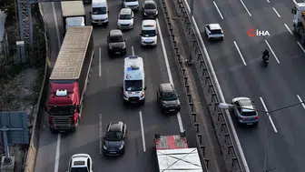 Basın Ekspres Yolu'nda Trafik Kilitlendi mi? Acil Durumda Ambulansın Yarışı Kameralara Yansıdı