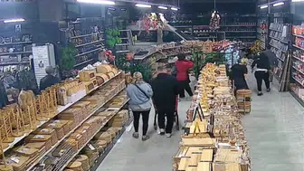 Bursa Nilüfer'de Servis Aracı Züccaciye Mağazasına Girdi