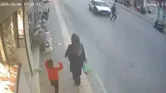 Bursa'da kontrolden çıkan otomobil yayaya çarptı