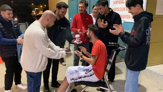 Kaza Geçiren Sürücü Hastanede Doğum Günü Pastası Kesti
