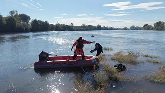 Edirne'de Meriç Nehri'nde Bot Alabora Oldu: 1 Çocuk Hayatını Kaybetti