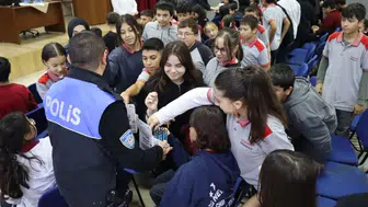 Kastamonu'da Öğrencilere Polislerden Kapsamlı Güvenlik Eğitimi