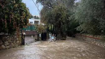 Bodrum'da sağanak felaketi: Mahsur kalan hamile kadın kurtarıldı