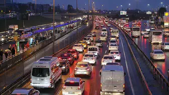 İstanbul'da Akşam Saatlerinde Trafik Yüzde 83'e Ulaştı