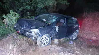 Aydın'da otomobil tarlaya uçtu : Sürücü hastaneye kaldırıldı