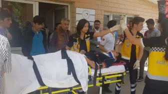 Manisa'da Otomobil ile Motosiklet Çarpıştı: Genç Sürücü Ağır Yaralı