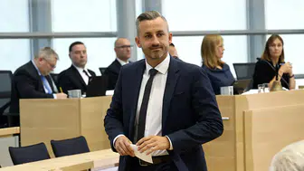 Almanya'da Bir İlk: Aşırı Sağcı AfD'li İsim Meclis Başkanı Seçildi