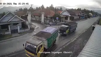 Endonezya'da Freni Patlayan Kamyon Bir Aileyi Yok Etti