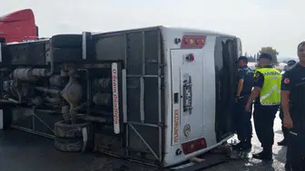 Antalya-Isparta Yolunda Midibüs Devrildi: 5 Yaralı