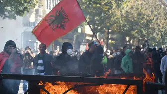 Arnavutluk Meclisi'nde Öğrenci Protestoları Nedeniyle Arbede Çıktı