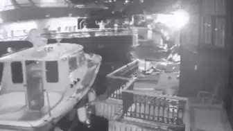 Üsküdar'da yolcu vapuru Derin Mermerci'nin yalısına çarptı
