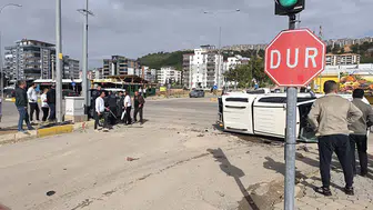 Adıyaman'da Otomobil ile Kamyonet Çarpıştı: 3 Yaralı