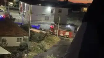 Antalya'da İki Katlı Evin Çatısında Korkutan Yangın