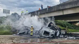 Düzce'de Anadolu Otoyolu'nda TIR Köprüden Uçtu ve Yandı