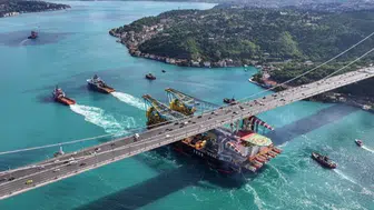 İstanbul Boğazı'nda Gemi Trafiği Askıya Alındı