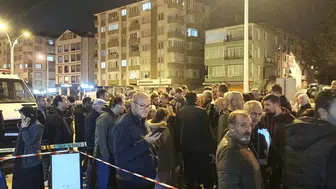 Kocaeli'de Kolonlarından Ses Gelen 7 Katlı Bina Boşaltıldı