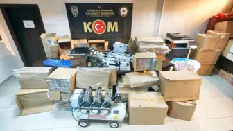 İzmir'de 3 ilçede kaçakçılık operasyonu