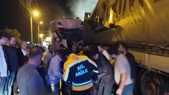 Bitlis-Baykan kara yolunda iki tır kafa kafaya çarpıştı: 2 yaralı