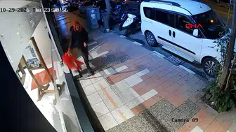 Mağaza Önündeki Türk Bayrağını Hedef Alan Şüpheli Tepki Çekti