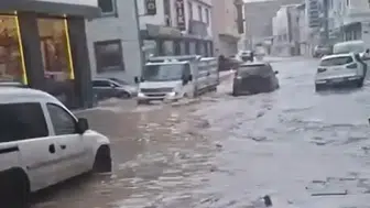 Bursa'da Şiddetli Sağanak ve Fırtına Hayatı Olumsuz Etkiledi