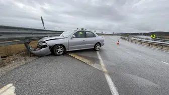 Samsun-Çorum Karayolunda Trafik Kazası: Bariyerlere Çarptı