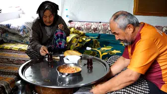 Isparta'da Görme ve İşitme Engelli Ömer Akça 94 Yaşındaki Annesine Bakıyor