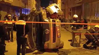 İnegöl'de elektrik panosuna çarpan minibüs takla attı: Sürücü kayıplara karıştı