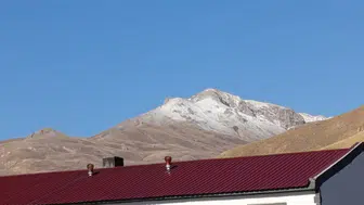 Van Başkale’de yüksek kesimlere kar yağdı