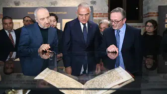 Ünlü Hattat Mehmet Özçay, Mushaf-ı Şerifini Devletine Bağışladı