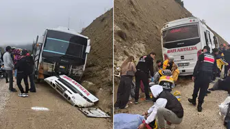 Antalya Korkuteli'nde Yolcu Midibüsü Şarampole Devrildi: 9 Yaralı