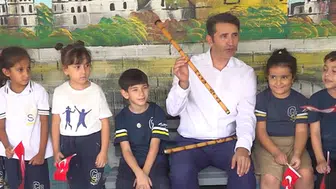 Adana'daki okul müdürü ney sesiyle öğrencilere ilham oluyor
