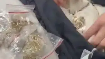 Yeleğinin içinden servet çıktı: 100 bin euroluk altınla yakalandı