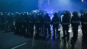 Polonya'da Anayasa Mahkemesi Krizi Uçağı Geri Döndürdü