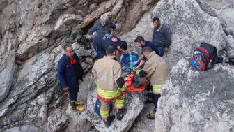 Hatay'da Kayalıklardan Düşen Balıkçı Kurtarıldı