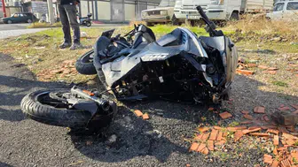 Bandırma'da otomobil ile motosiklet çarpıştı : 2 kişi yaralandı
