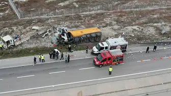Konya'da demir yüklü kamyona çarpan tırın sürücüsü hayatını kaybetti