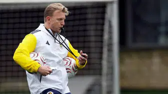 Dirk Kuyt'ın Fenerbahçe'deki görevi İngiltere'de ses getirdi