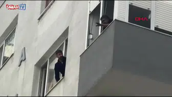 Kadıköy'de 8 Katlı Binada Korkutan Yangın: Mahsur Kalanlar Kurtarılıyor
