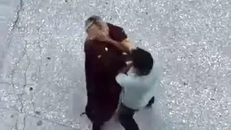 Eskişehir'de kadına yönelik şiddet : Boğazını iki kez sıktı, yardım çığlıkları kamerada