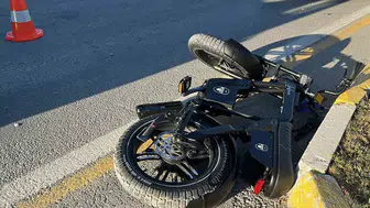 Taksi elektrikli bisiklete çarptı: 2 çocuk yaralandı