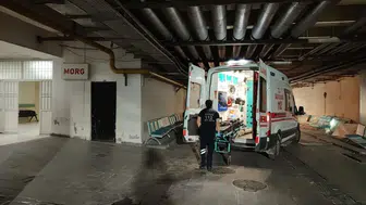 Batman'da evinde balkonu yıkıyordu