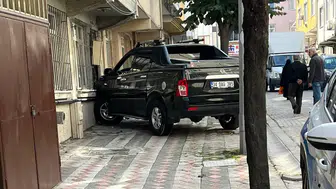 Sultangazi'de Feci Kaza: Aracını Park Ederken Eşini Ezdi