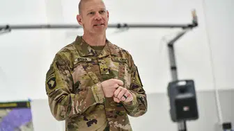 Pentagon'da Sızıntı Depremi: Üst Düzey Komutan Görevden Alındı