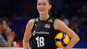 VakıfBank Kaptanı Zehra Güneş Yeni Sezon Hedeflerini Açıkladı