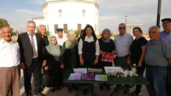 Adıyaman'da 1 Ekim Dünya Yaşlılar Günü'nde anlamlı etkinlik : Ebru sanatıyla buluştular