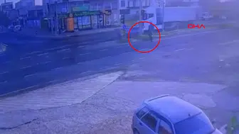 Tekirdağ'da Minibüs ile Otomobil Çarpıştı: Kaza Anı Kamerada